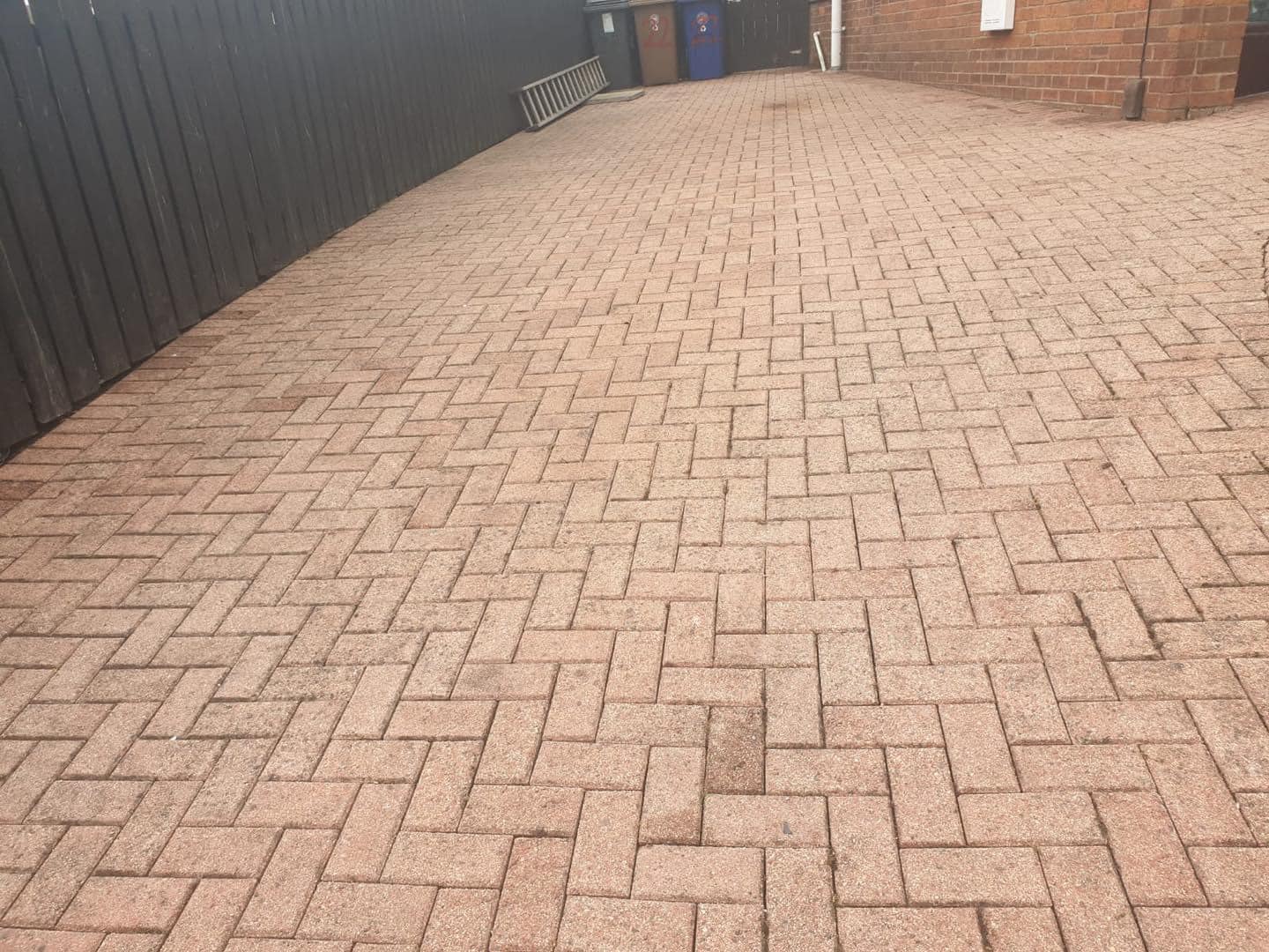 Driveway cleaned by Sparkly Clean